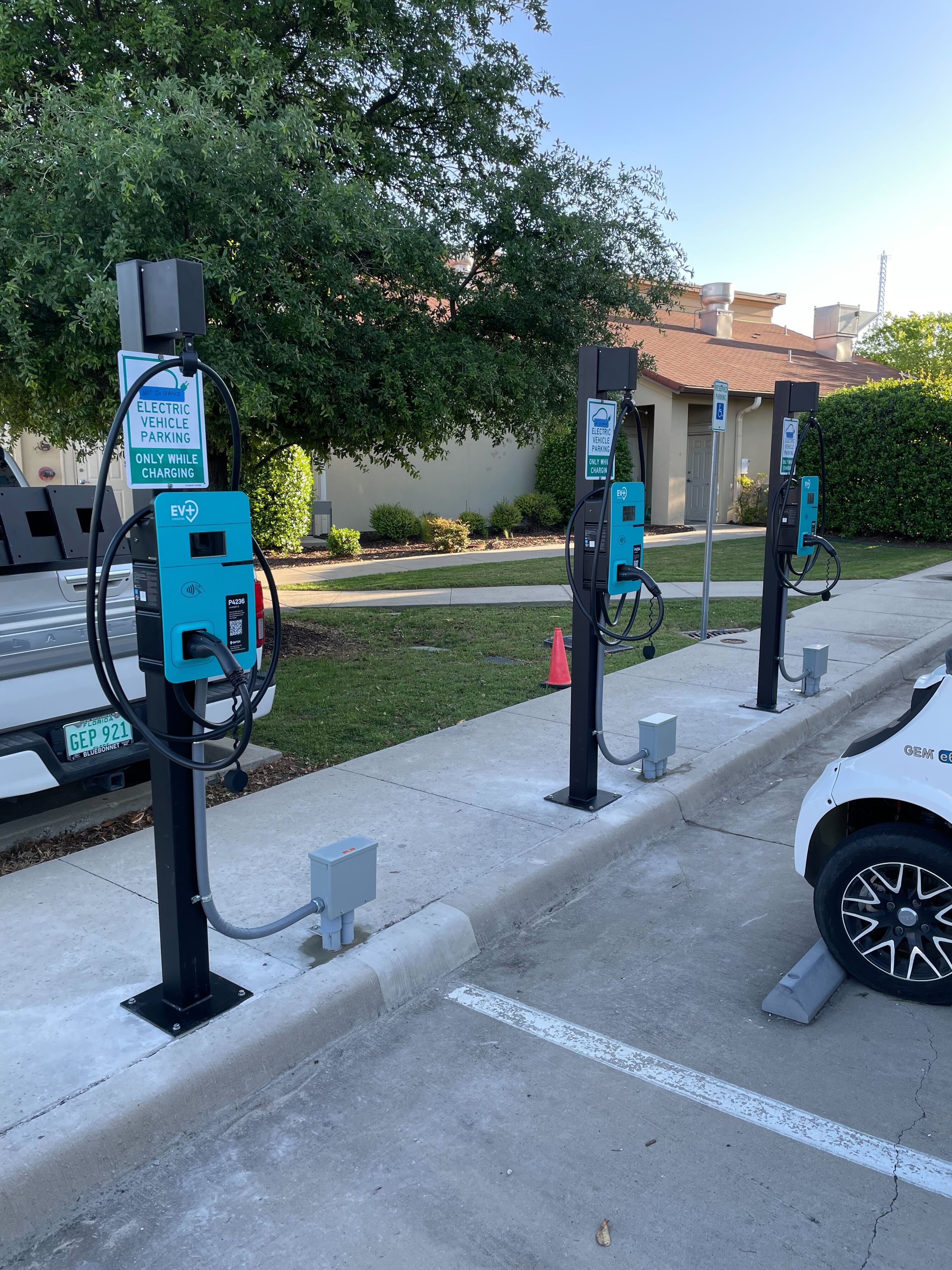 Commercial EV Charging Stations: No-CapEx Deployment for Hotels, Multifamily, Workplace & Mixed-Use